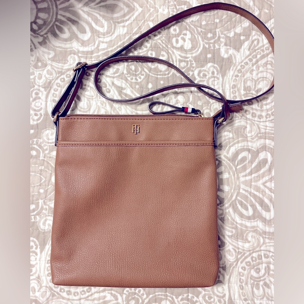 EUC. Tommy Hilfiger Crossbody Bag